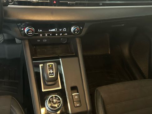 Used 2023 Mitsubishi Outlander SE image 26