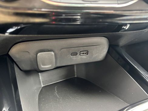 Used 2025 Chevrolet Trax LT w/ LT Convenience Package image 36