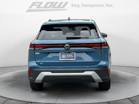 Certified 2025 Volkswagen Tiguan SE FWD image 8