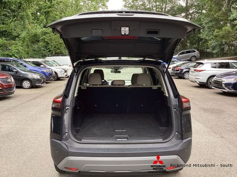 Used 2023 Nissan Rogue SV image 16