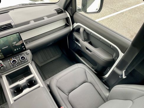 New 2026 Land Rover Defender 110 X-Dynamic SE AWD/4WD image 18