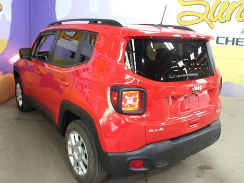Used 2020 Jeep Renegade Latitude w/ Cold Weather Group AWD/4WD image 6
