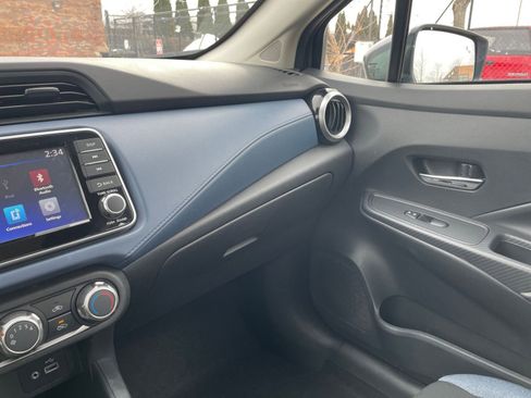 Used 2025 Nissan Versa SV image 34