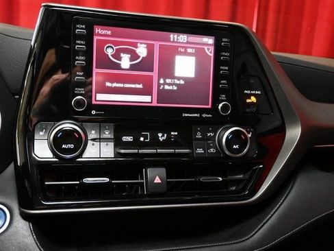 Used 2021 Toyota Highlander XLE image 18