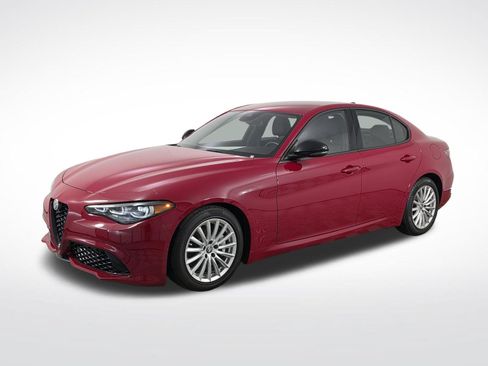 Used 2024 Alfa Romeo Giulia Sprint RWD image 3