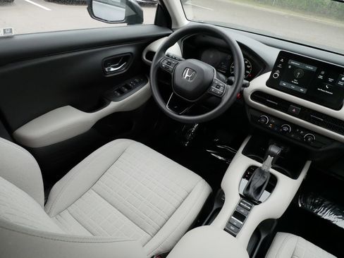 Certified 2026 Honda HR-V LX image 9