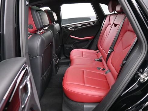 Certified 2025 Porsche Macan image 25