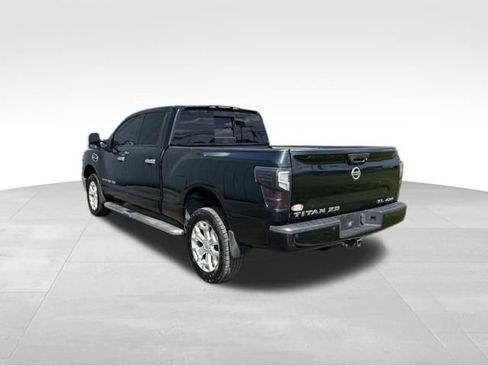 Used 2017 Nissan Titan SL AWD/4WD image 5