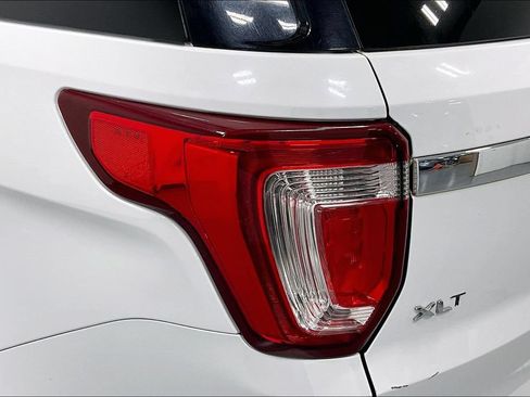 Used 2017 Ford Explorer XLT AWD/4WD image 35