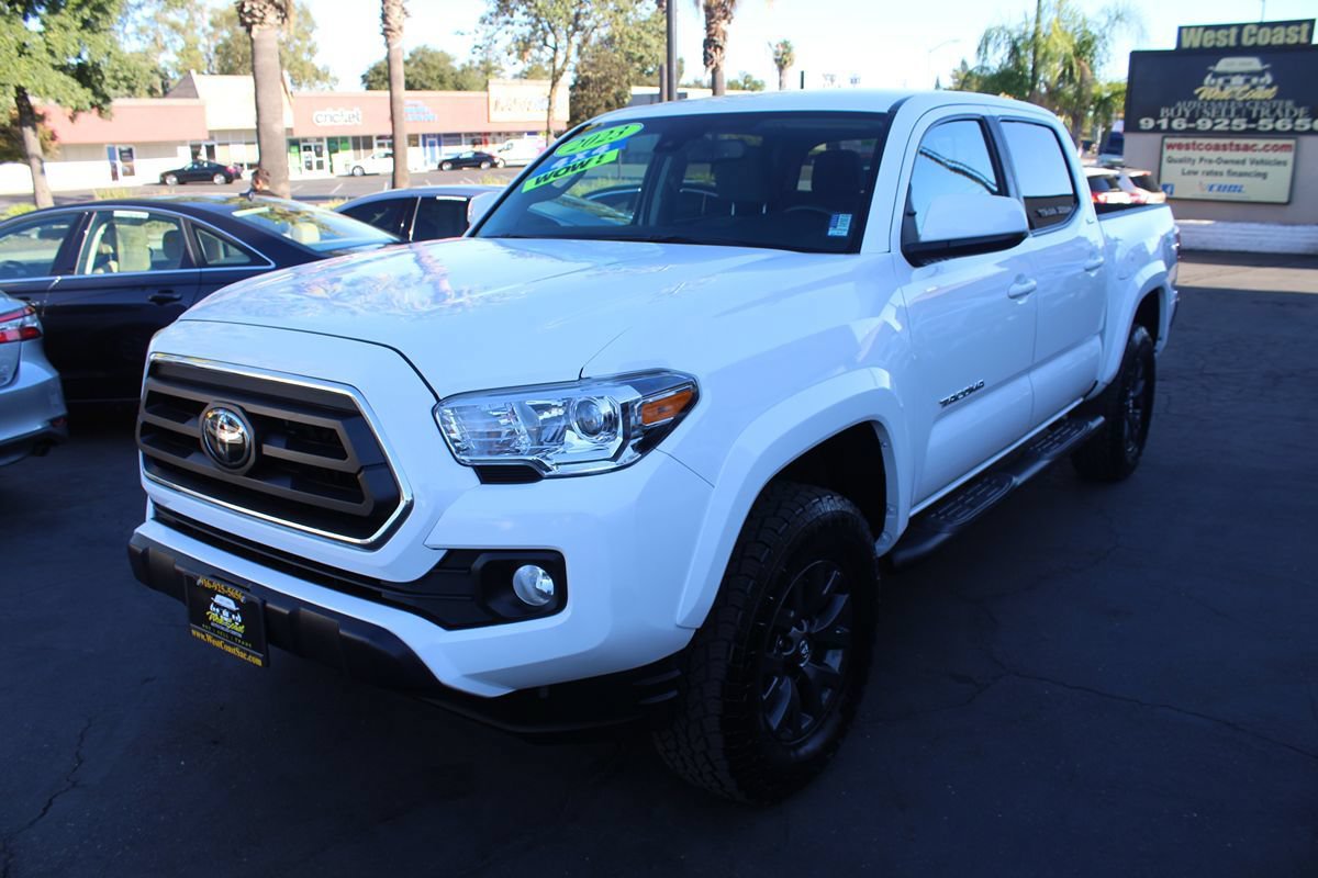 Used 2023 Toyota Tacoma SR5 AWD/4WD image 4
