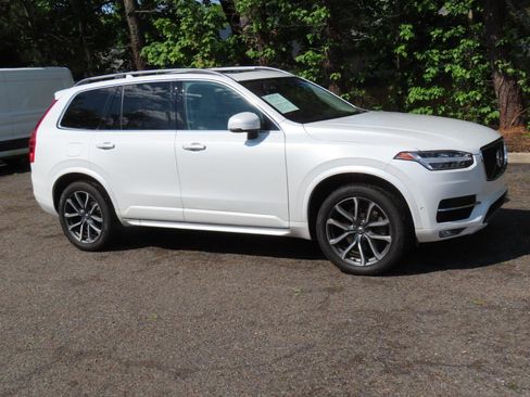 Used 2018 Volvo XC90 T6 Momentum w/ Convenience Package AWD/4WD image 5