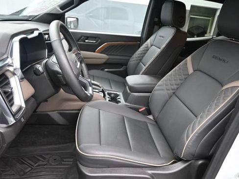 Used 2025 GMC Canyon Denali AWD/4WD image 10