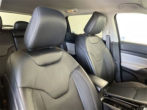 Used 2022 Jeep Compass Limited image 18