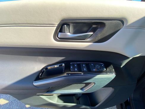 New 2025 Nissan Pathfinder SL image 18