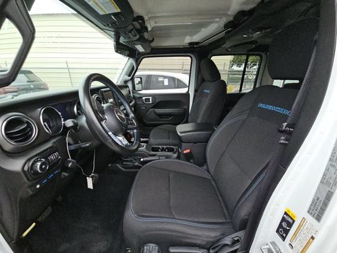 Used 2022 Jeep Wrangler Unlimited Rubicon 4xe AWD/4WD image 5