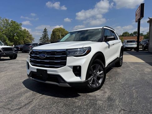 Used 2025 Ford Explorer Active w/ Active Comfort Package AWD/4WD image 2