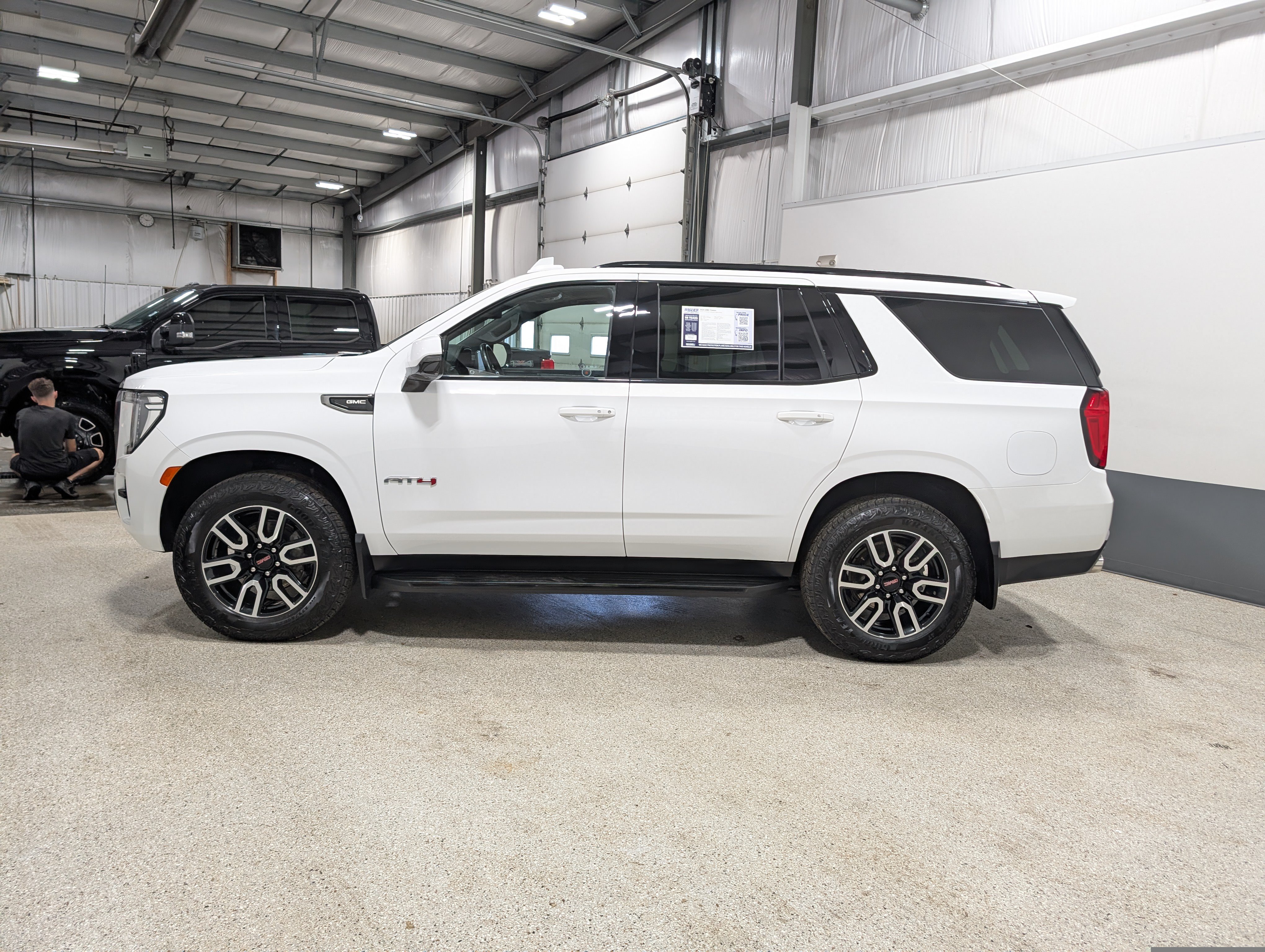 Used 2024 GMC Yukon AT4 w/ Technology Package AWD/4WD image 6