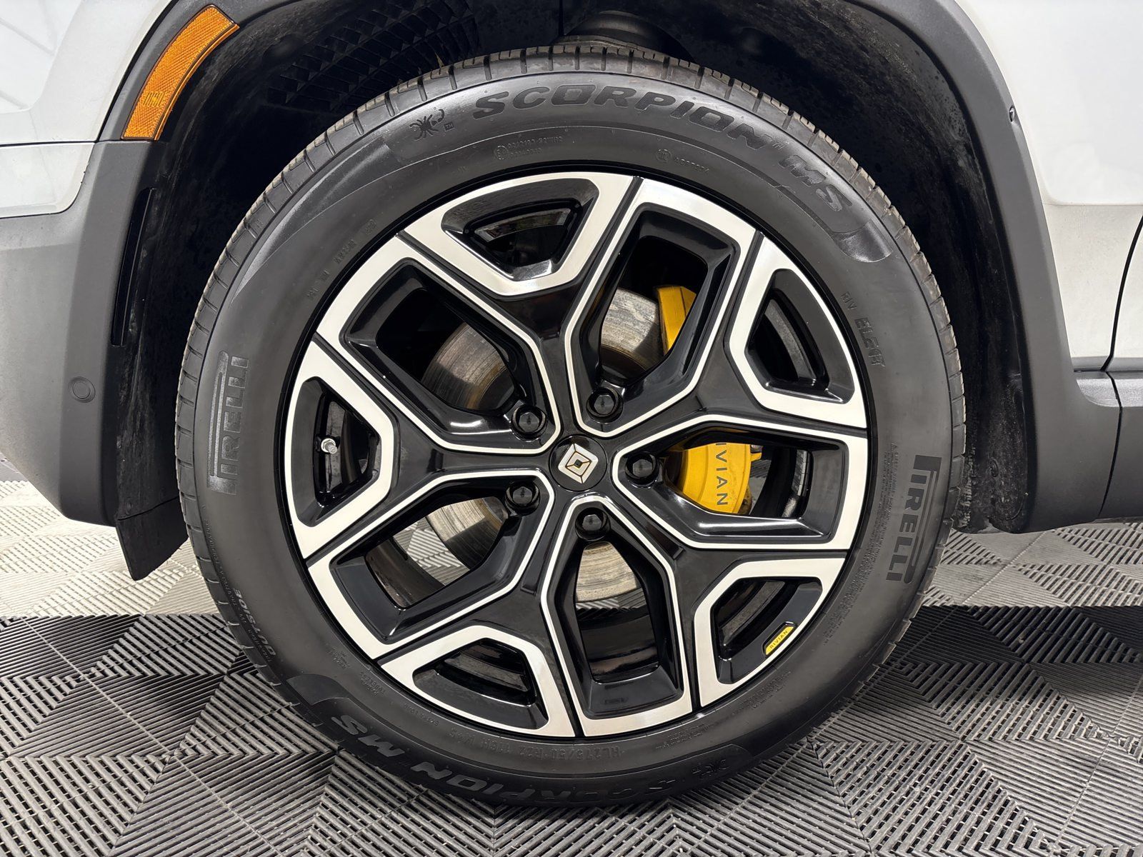 Used 2022 Rivian R1T Launch Edition AWD/4WD image 9