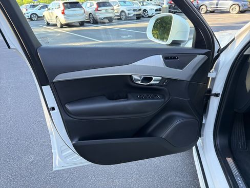 Certified 2025 Volvo XC90 B5 Core AWD/4WD image 14