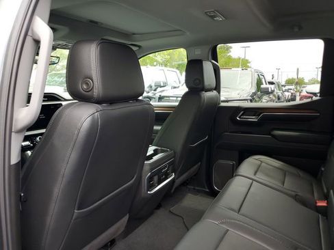 Used 2025 GMC Sierra 1500 Denali w/ Technology Package AWD/4WD image 10