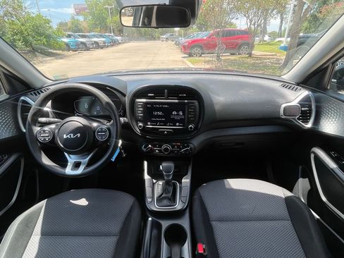 Used 2024 Kia Soul LX w/ Option Group 015 FWD image 10