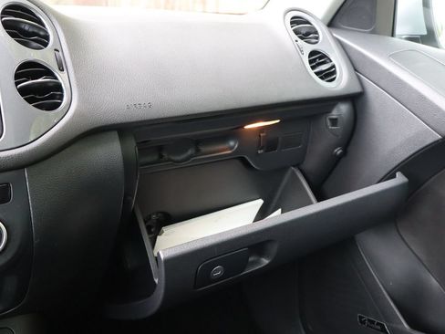 Used 2014 Volkswagen Tiguan SEL AWD/4WD image 38
