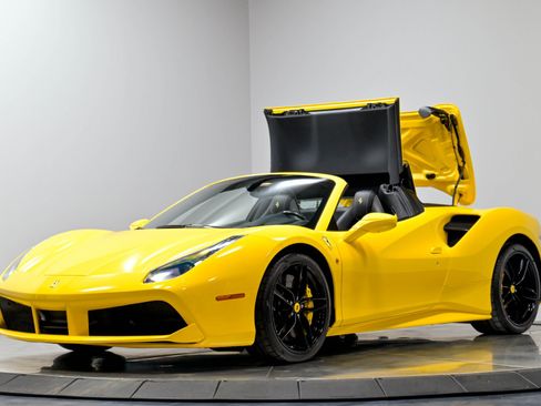Used 2017 Ferrari 488 Spider RWD image 3