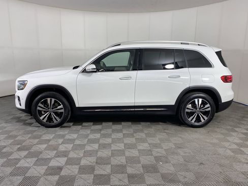 Used 2025 Mercedes-Benz GLB 250 4MATIC image 2