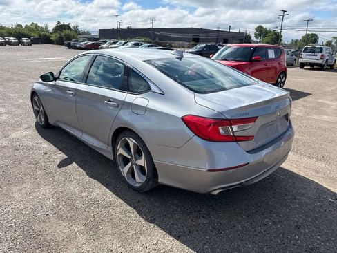 Used 2018 Honda Accord Touring image 2