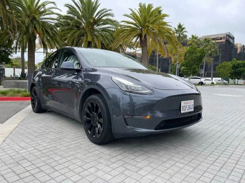 Used 2023 Tesla Model Y Long Range AWD/4WD image 3