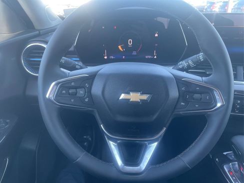Used 2024 Chevrolet Trax LT w/ Driver Confidence Package FWD image 14
