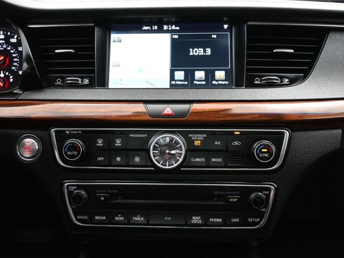 Used 2018 Kia Cadenza Technology image 16