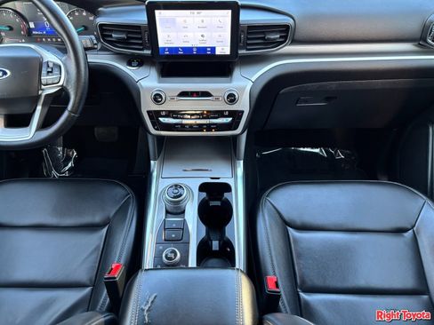 Used 2021 Ford Explorer XLT w/ Equipment Group 202A AWD/4WD image 17
