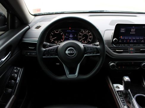 Used 2024 Nissan Altima 2.5 SR image 8