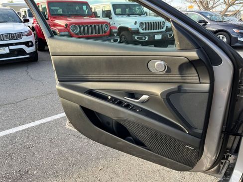 Used 2025 Hyundai Elantra Limited image 20