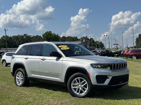 New 2025 Jeep Grand Cherokee Laredo X w/ Luxury Tech Group I image 9