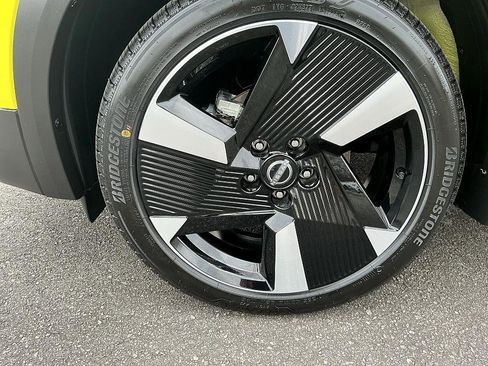 Certified 2025 Nissan Kicks SR w/ SR Premium Package image 10