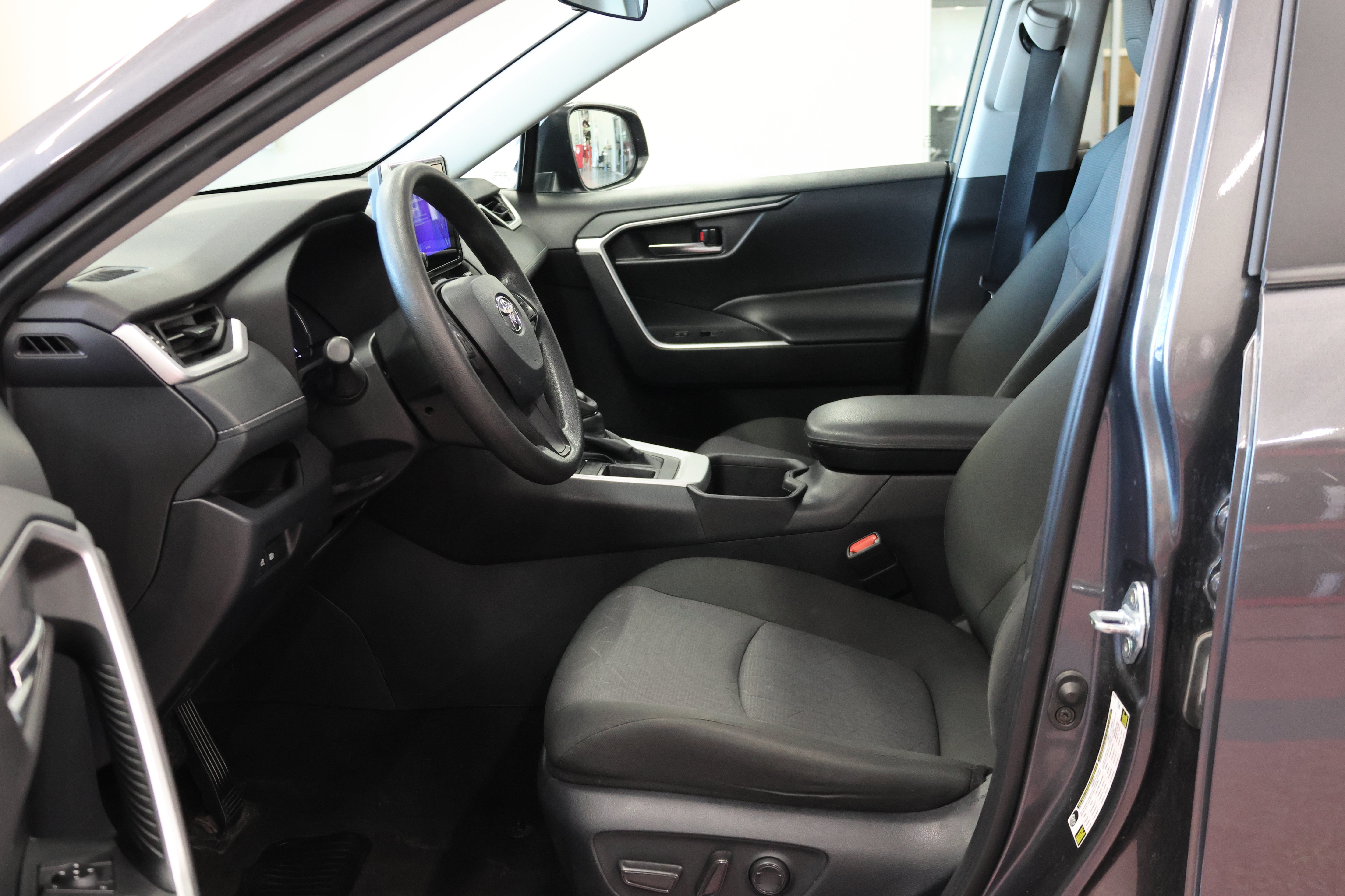 Used 2024 Toyota RAV4 XLE FWD image 21