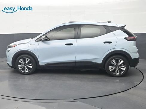 Used 2022 Chevrolet Bolt EUV LT w/ Convenience Package FWD image 4