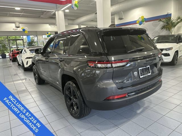 Used 2023 Jeep Grand Cherokee Limited w/ Luxury Tech Group II AWD/4WD image 37