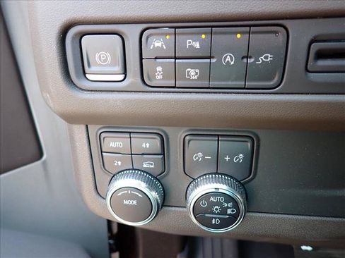 Used 2022 GMC Yukon SLT w/ SLT Luxury Package AWD/4WD image 17