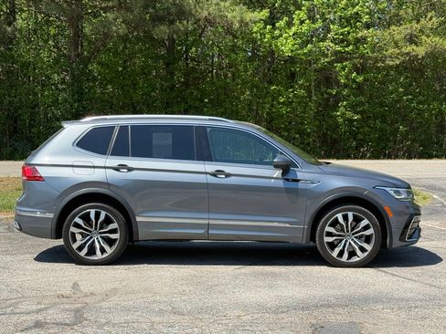Used 2022 Volkswagen Tiguan SEL R-Line AWD/4WD image 3