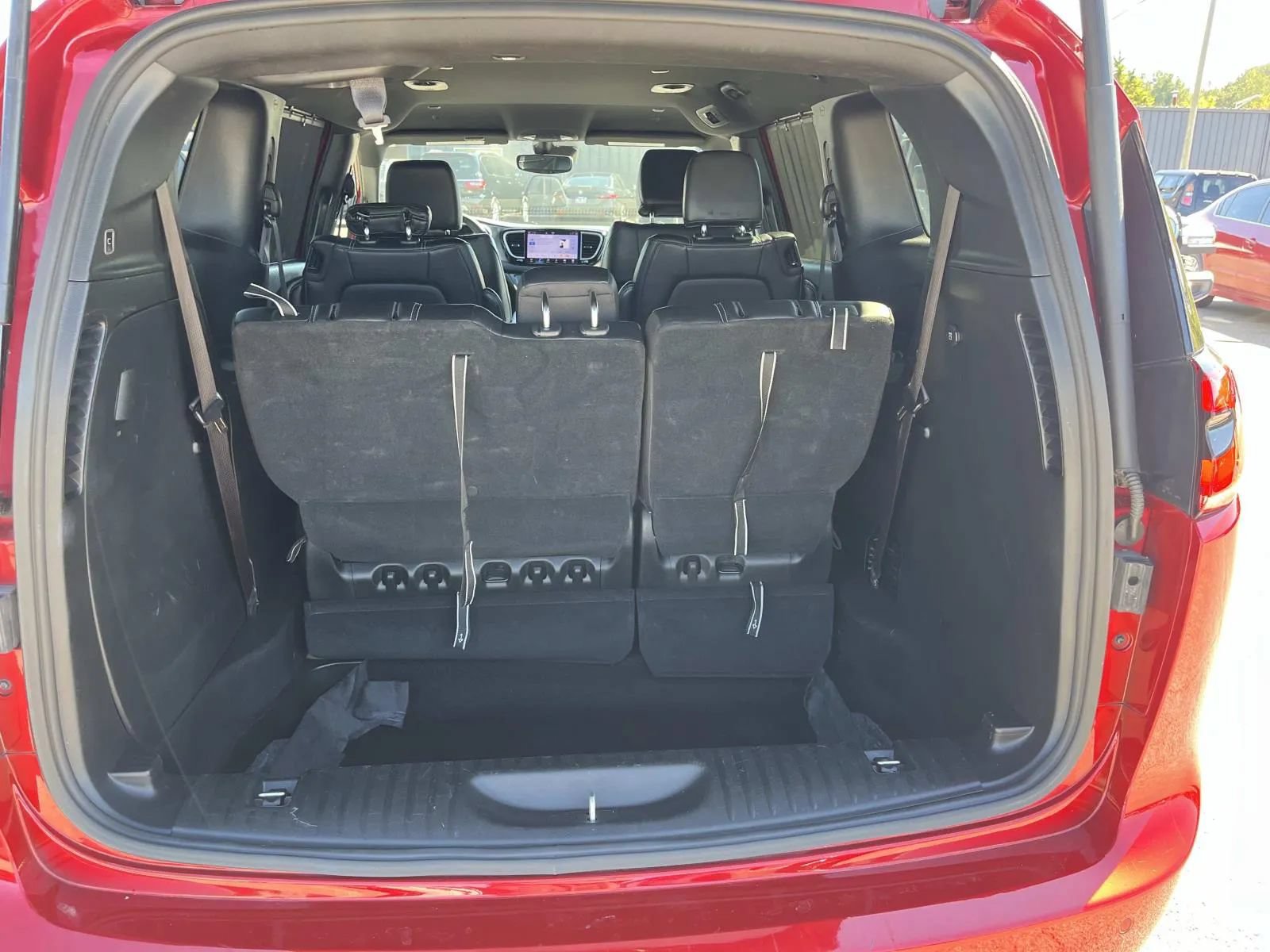 Used 2025 Chrysler Pacifica Select FWD image 19