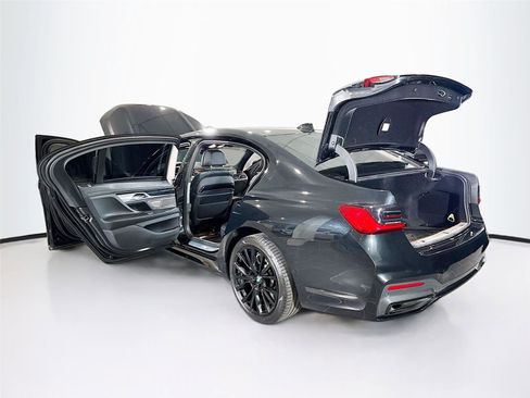 Used 2022 BMW 740i w/ M Sport Package RWD image 42