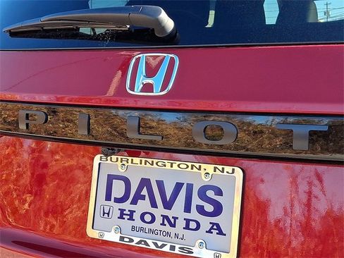 Certified 2025 Honda Pilot TrailSport image 33