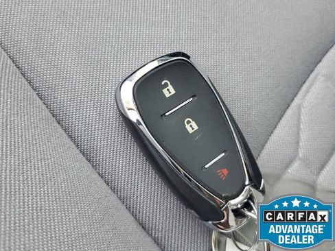 Used 2021 Chevrolet Equinox LS image 29