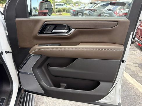 Used 2025 GMC Yukon Denali Ultimate AWD/4WD image 14