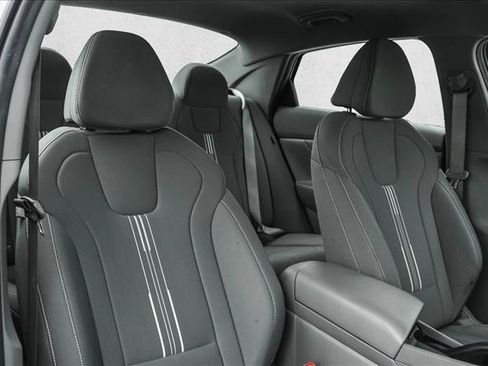 Used 2024 Hyundai Elantra SEL FWD image 28