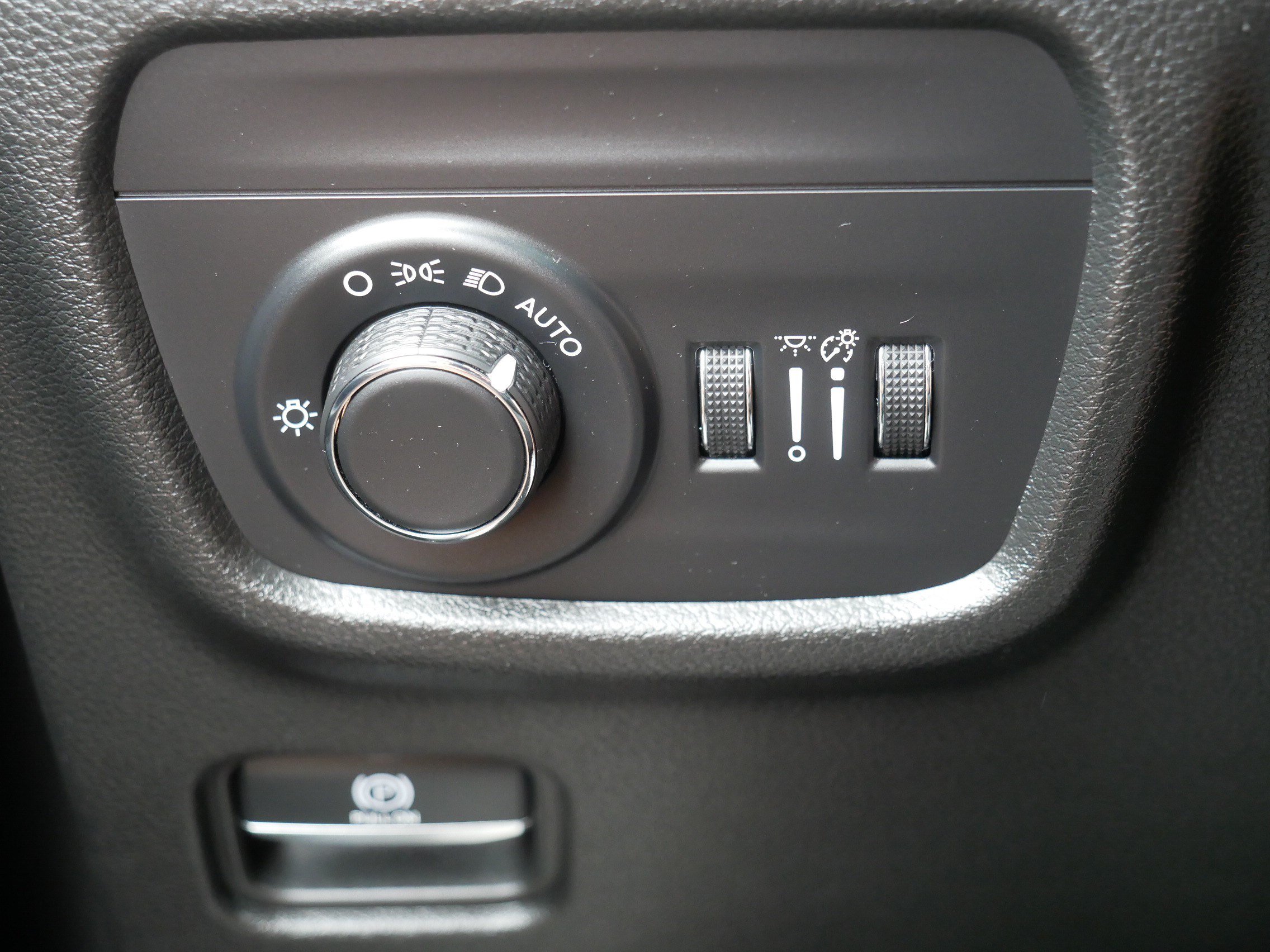 Used 2023 Jeep Grand Cherokee Laredo w/ Luxury Tech Group I AWD/4WD image 26