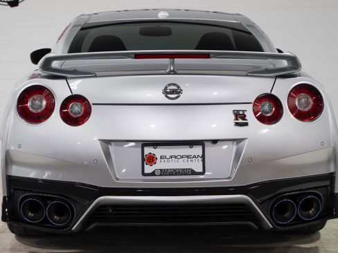 Used 2020 Nissan GT-R Premium AWD/4WD image 3